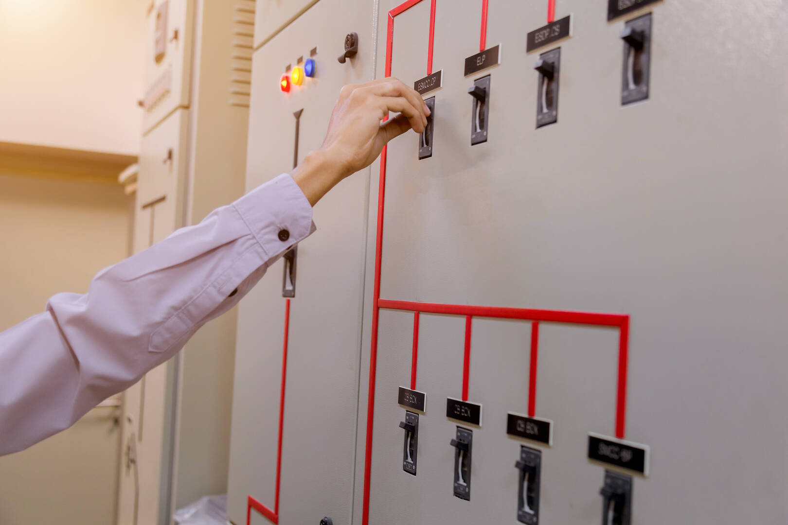 Switched Electric | Electrician & Car Charger Installation